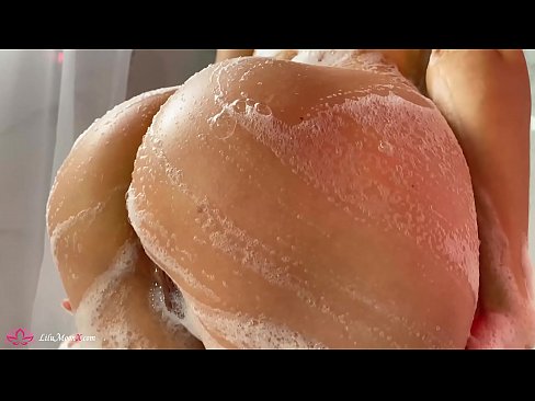❤️ Brunette masturbéiert Pussy mat Vibrator fir en intensiven Orgasmus an der Dusch ️ Russesch Porno bei eis ☑