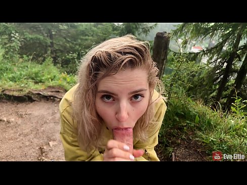 ❤️ Meedchen drénkt kum no engem ëffentleche Blowjob - Eva Elfi ️ Russesch Porno bei eis ☑