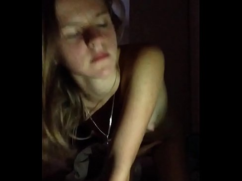 ❤️ E Meedchen masturbéiert a kummt ️ Russesch Porno bei eis ☑